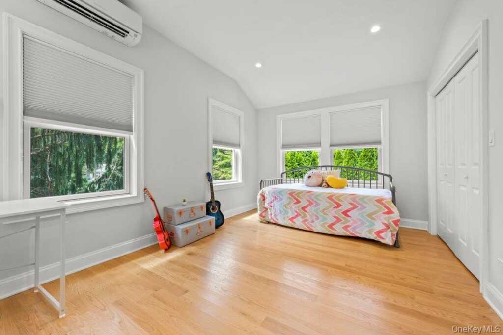 457 Pinebrook Boulevard, New Rochelle, NY 10804 - Photo 40 of 42