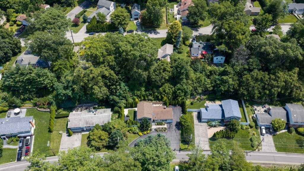 457 Pinebrook Boulevard, New Rochelle, NY 10804 - Photo 5 of 42