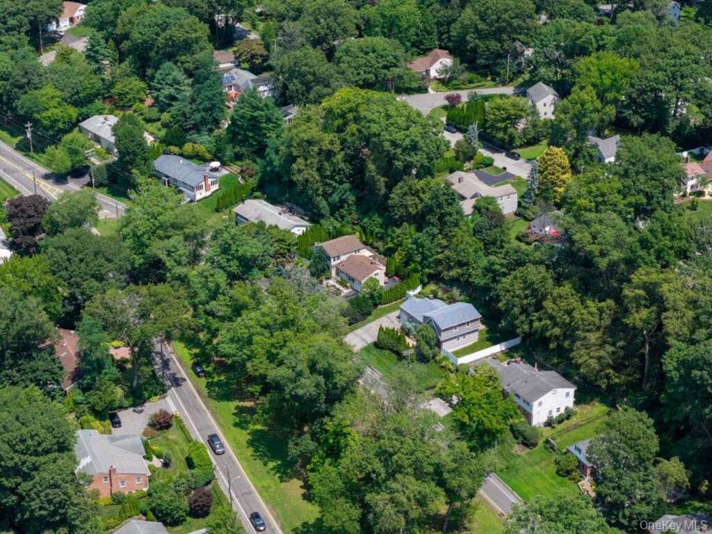 457 Pinebrook Boulevard, New Rochelle, NY 10804 - Photo 6 of 42