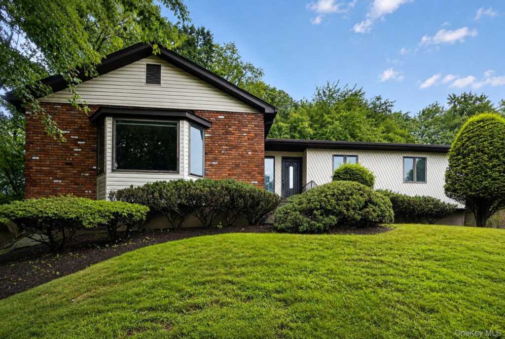211 Waters Edge, Valley Cottage, NY 10989