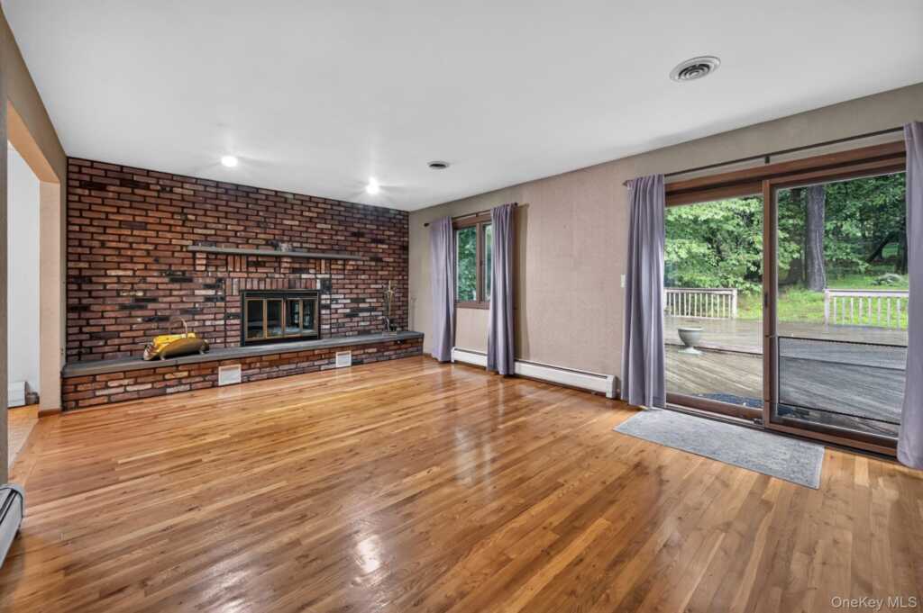 211 Waters Edge, Valley Cottage, NY 10989 - Photo 14 of 29