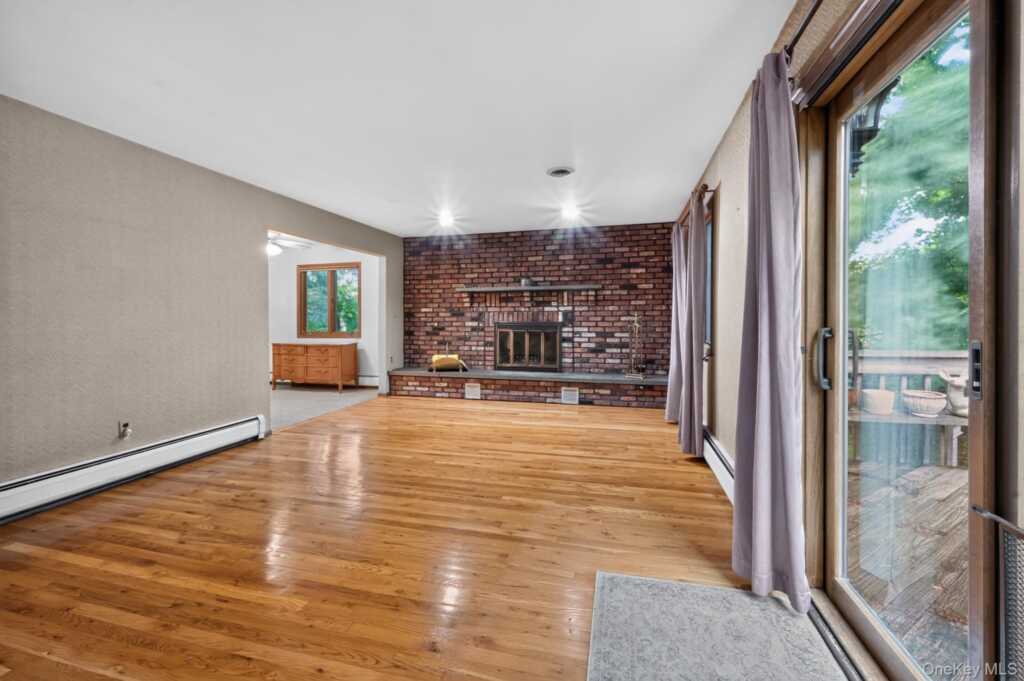 211 Waters Edge, Valley Cottage, NY 10989 - Photo 3 of 29
