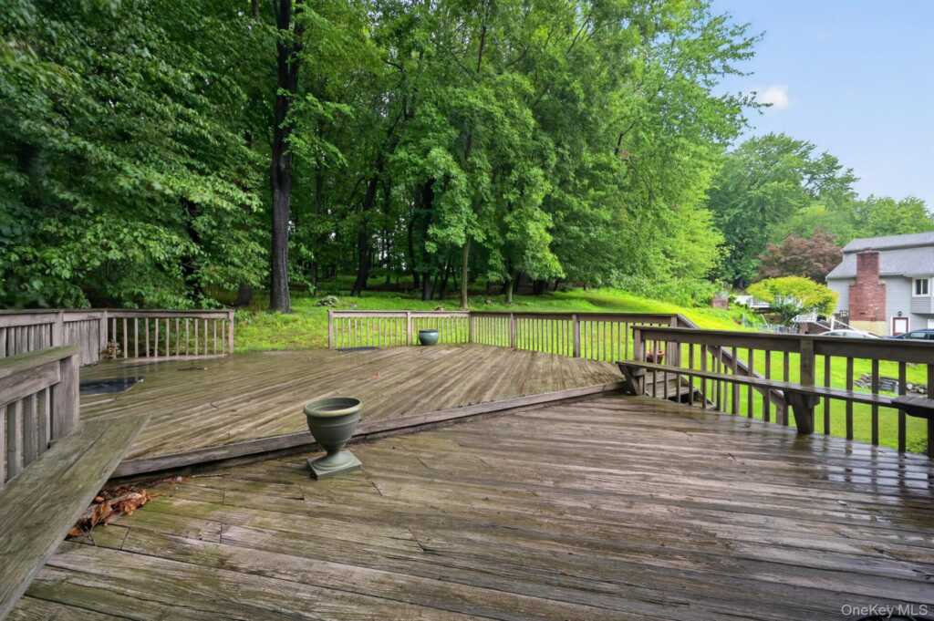 211 Waters Edge, Valley Cottage, NY 10989 - Photo 4 of 29