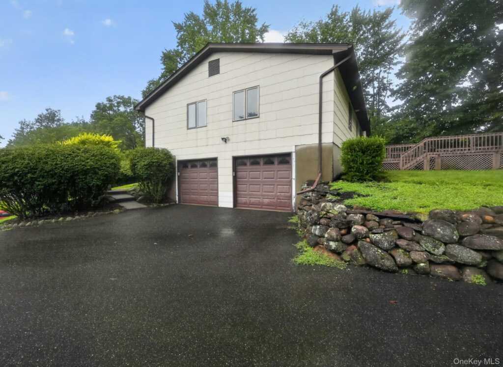 211 Waters Edge, Valley Cottage, NY 10989 - Photo 6 of 29