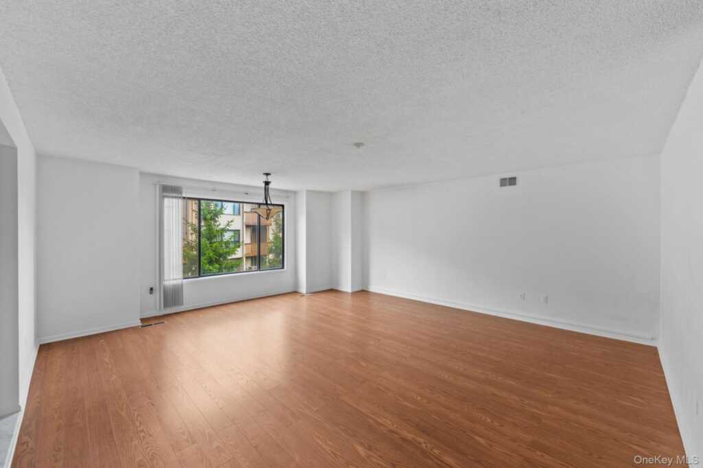 5 Kings Court, Nanuet, NY 10954 - Photo 4 of 30