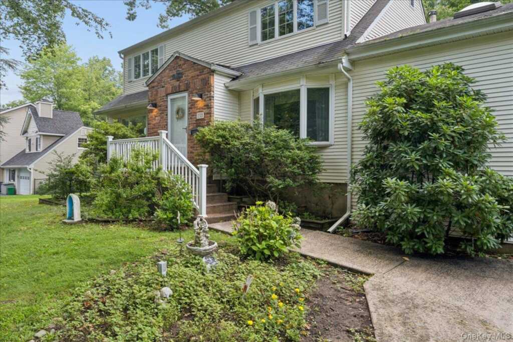 32 Carolina Drive, New City, NY 10956 - Photo 2 of 31