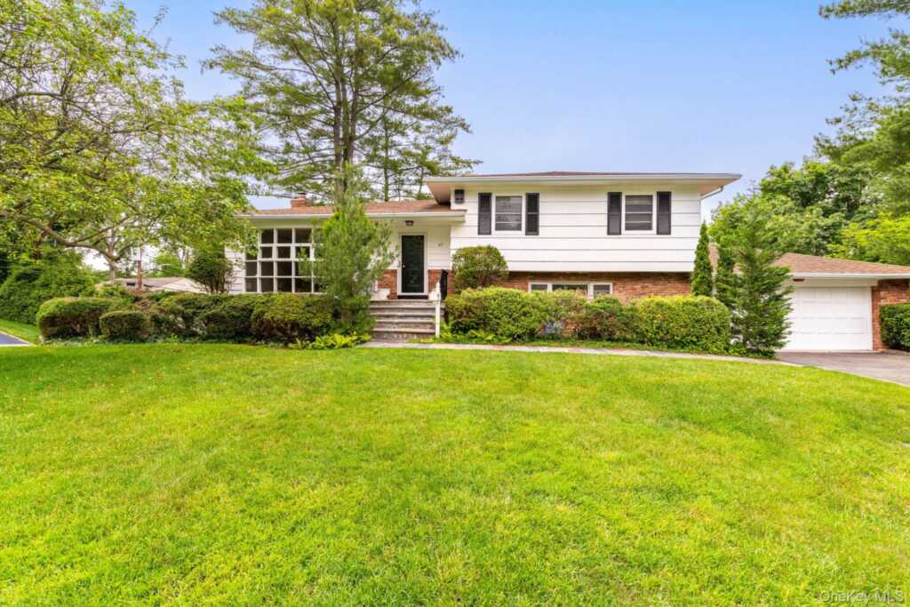 67 Malvern Lane, New Rochelle, NY 10583