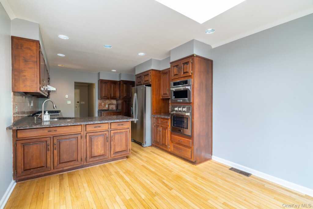 67 Malvern Lane, New Rochelle, NY 10583 - Photo 11 of 23