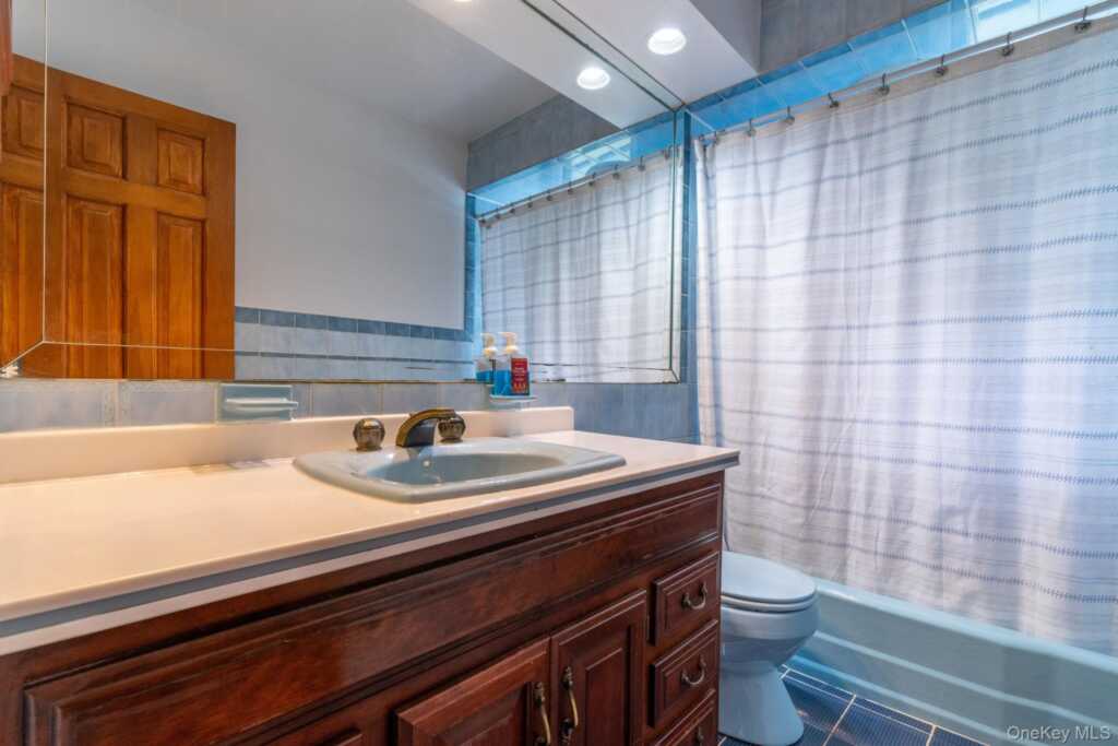 67 Malvern Lane, New Rochelle, NY 10583 - Photo 15 of 23