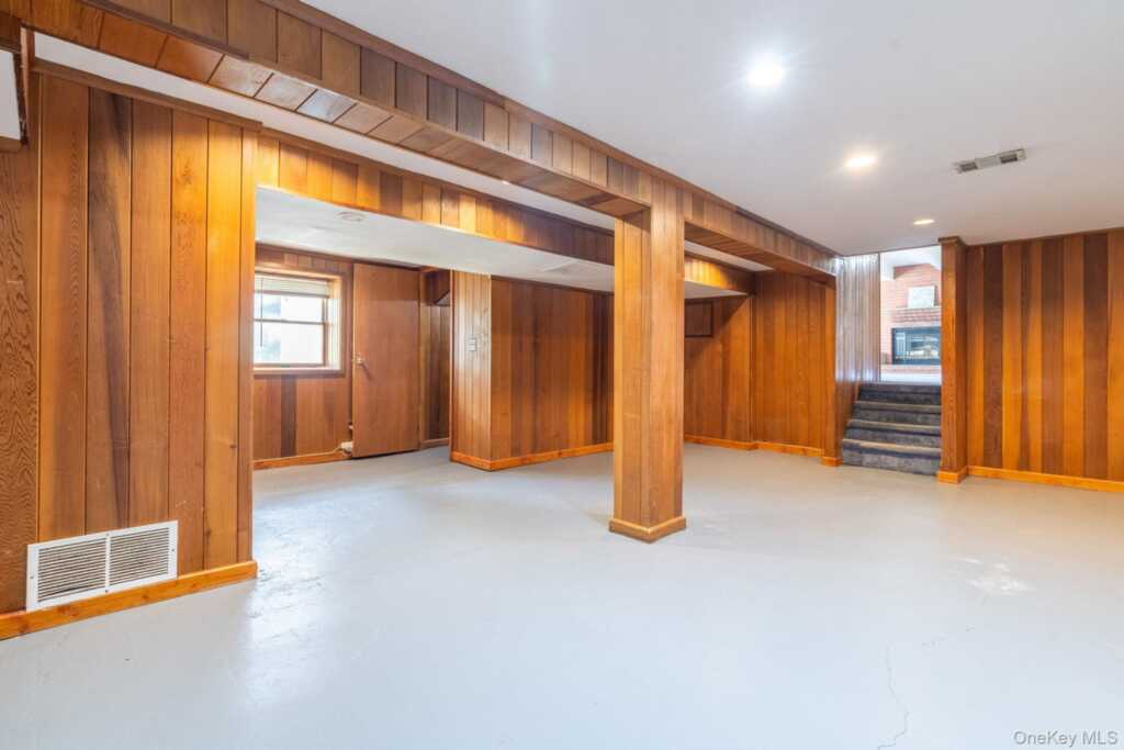 67 Malvern Lane, New Rochelle, NY 10583 - Photo 19 of 23