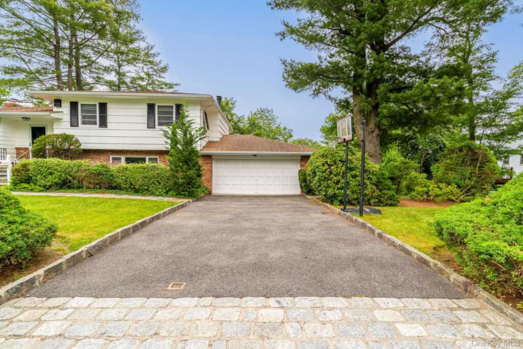 67 Malvern Lane, New Rochelle, NY 10583 - Photo 2 of 23