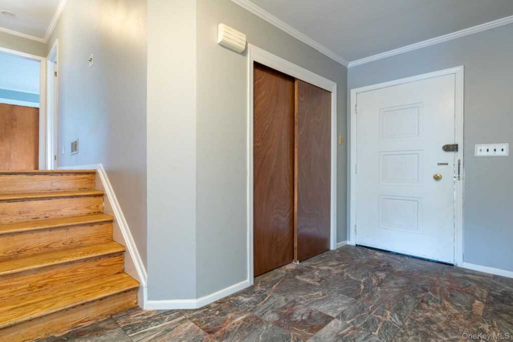 67 Malvern Lane, New Rochelle, NY 10583 - Photo 3 of 23