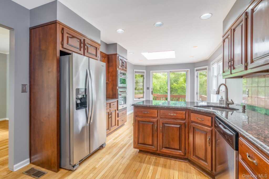67 Malvern Lane, New Rochelle, NY 10583 - Photo 8 of 23