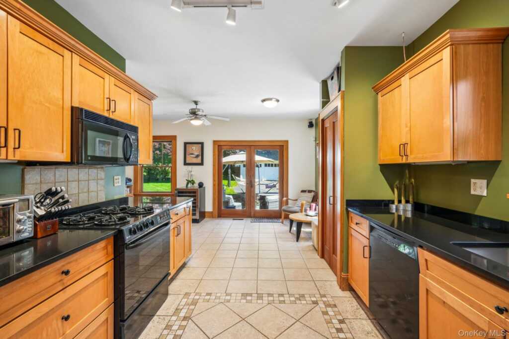 281 Piermont Avenue, Nyack, NY 10960 - Photo 17 of 49
