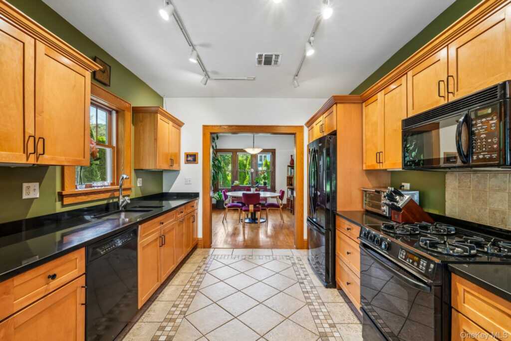 281 Piermont Avenue, Nyack, NY 10960 - Photo 20 of 49
