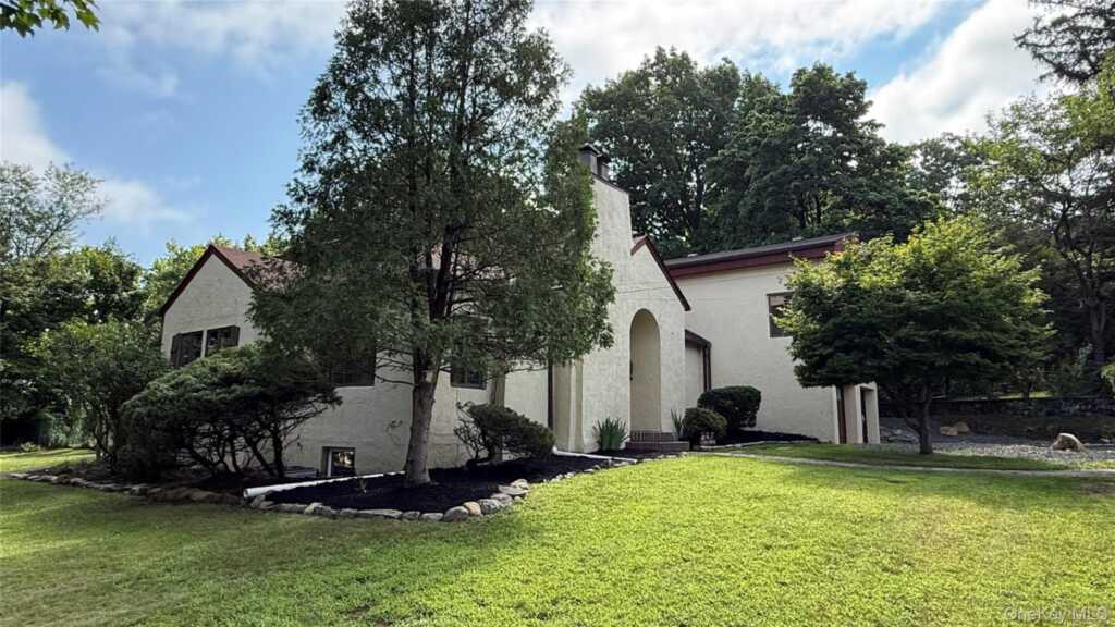 1 Sunset Drive, Suffern, NY 10901 - Photo 2 of 40