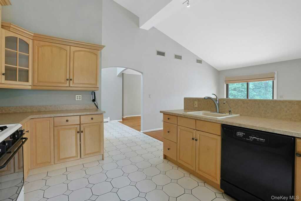 3 Sasson Terrace, Valley Cottage, NY 10989 - Photo 17 of 39