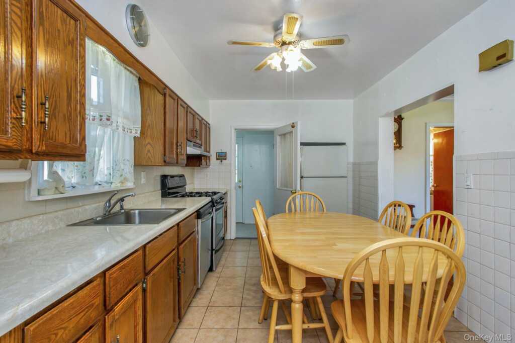 95 Homestead Place, New Rochelle, NY 10801 - Photo 10 of 33