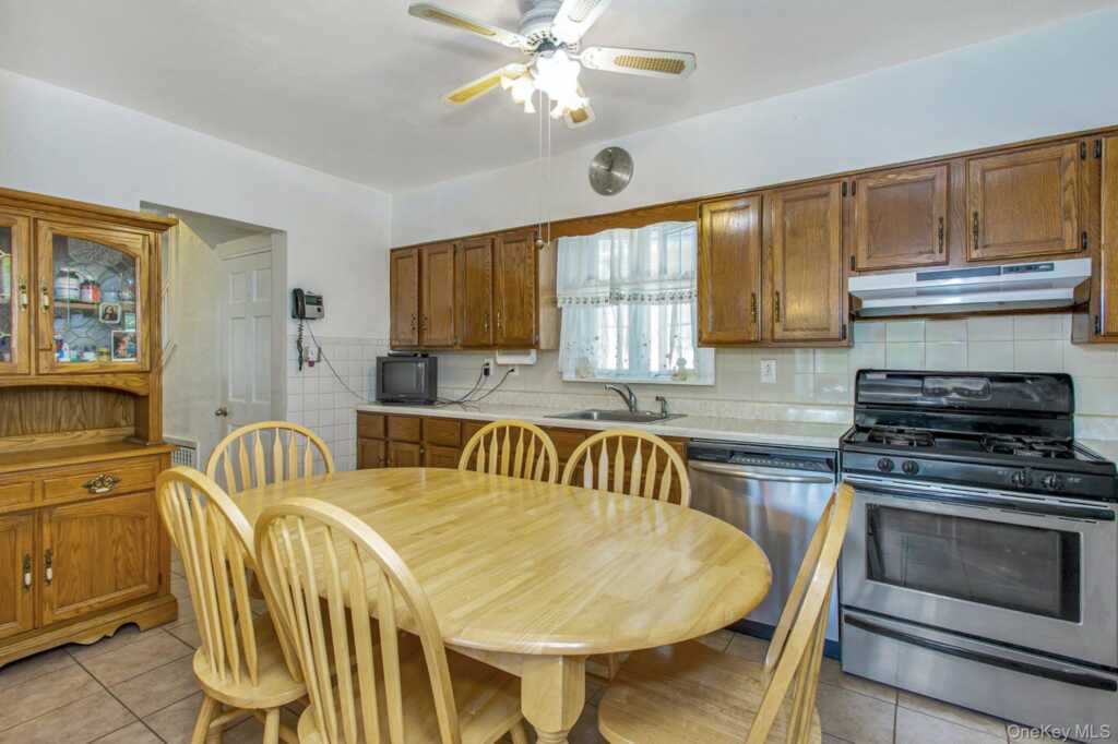 95 Homestead Place, New Rochelle, NY 10801 - Photo 12 of 33