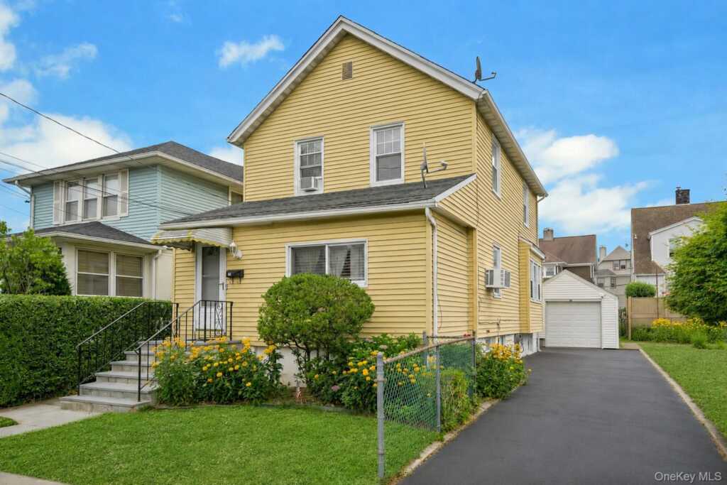 95 Homestead Place, New Rochelle, NY 10801 - Photo 2 of 33