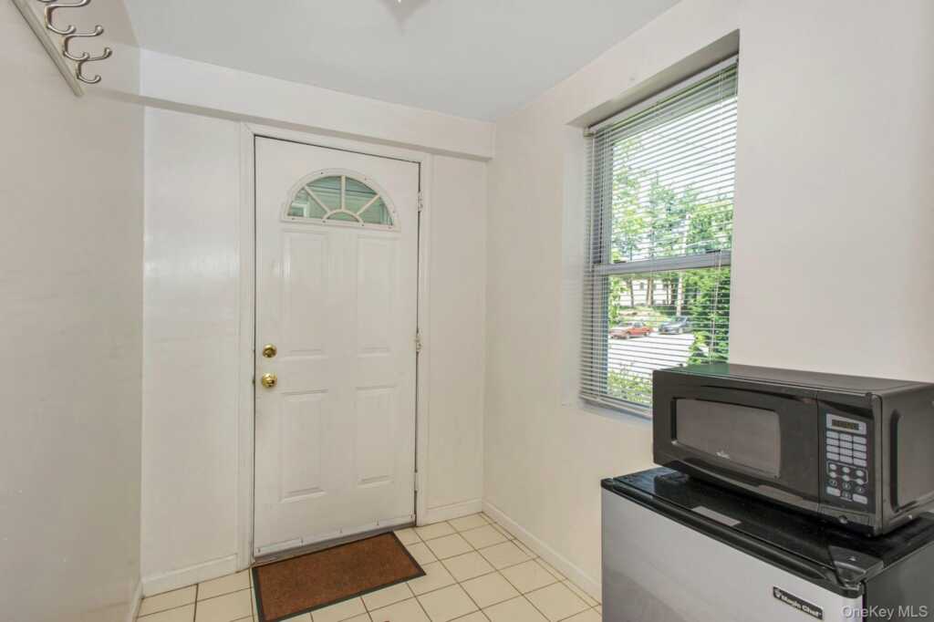 95 Homestead Place, New Rochelle, NY 10801 - Photo 3 of 33
