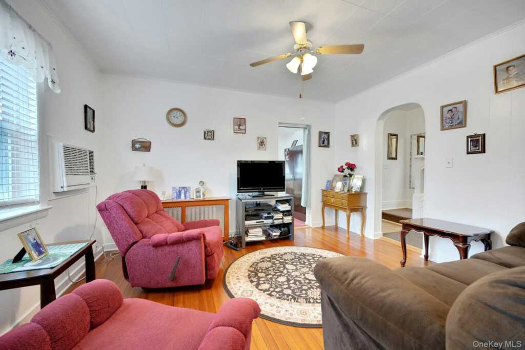 95 Homestead Place, New Rochelle, NY 10801 - Photo 6 of 33
