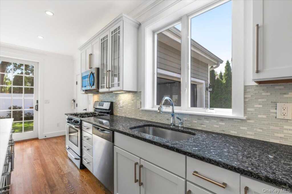 42 Orchard Drive, Rye, NY 10580 - Photo 11 of 27