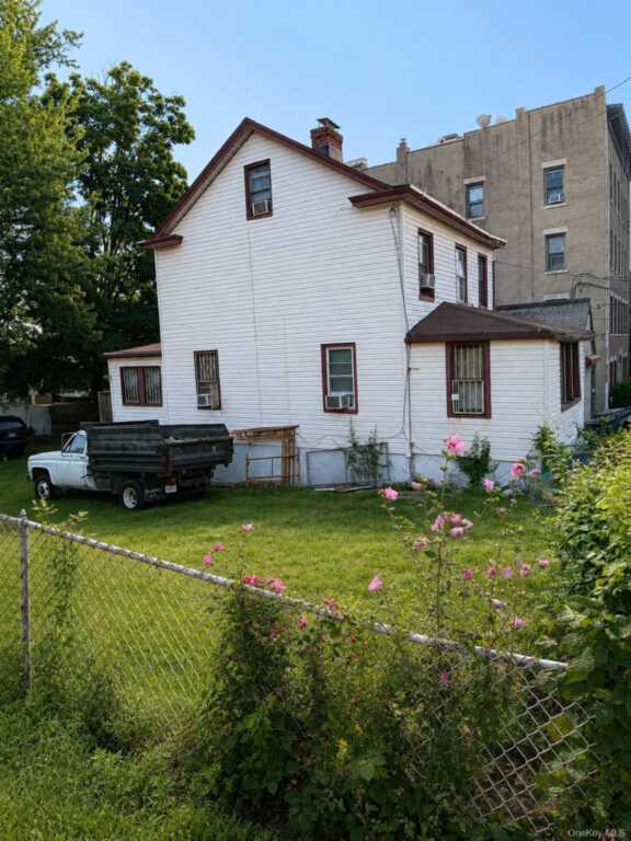 111 Lincoln Avenue, New Rochelle, NY 10801 - Photo 3 of 5