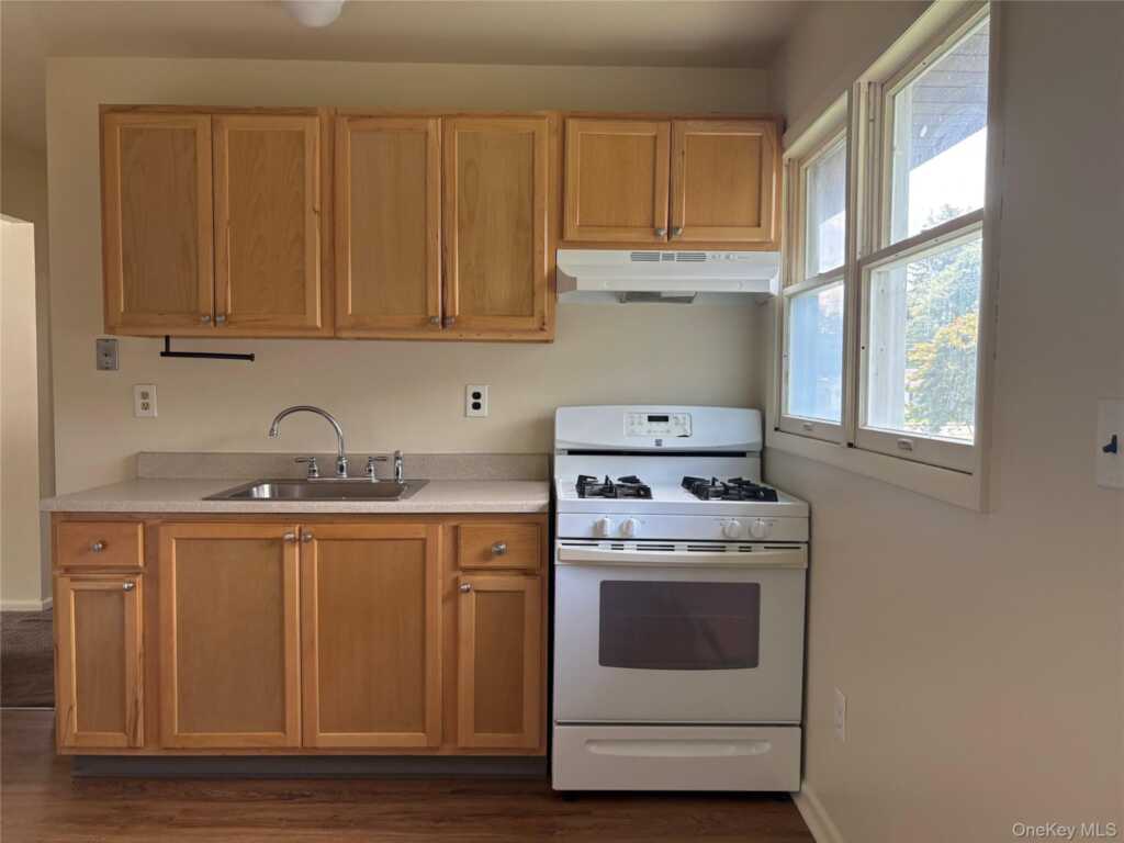 193 Central Highway, Unit #2B, Stony Point, NY 10980 - Photo 4 of 6