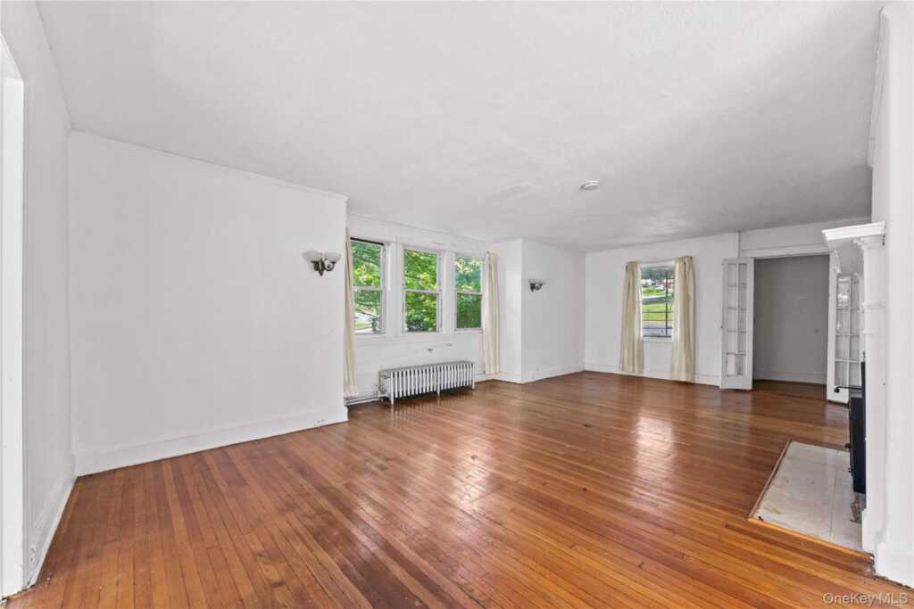 17 Midland Avenue, White Plains, NY 10606 - Photo 3 of 32