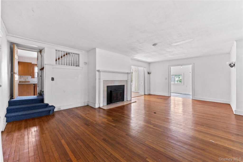17 Midland Avenue, White Plains, NY 10606 - Photo 4 of 32