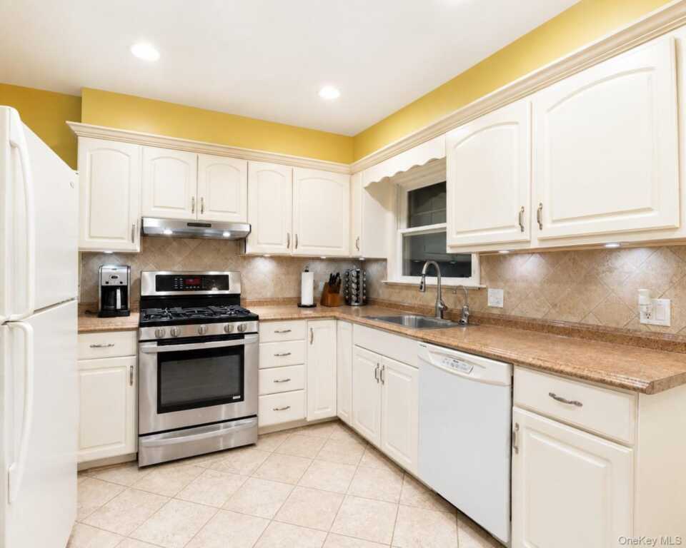 24 Maywood Avenue, Rye, NY 10573 - Photo 7 of 20