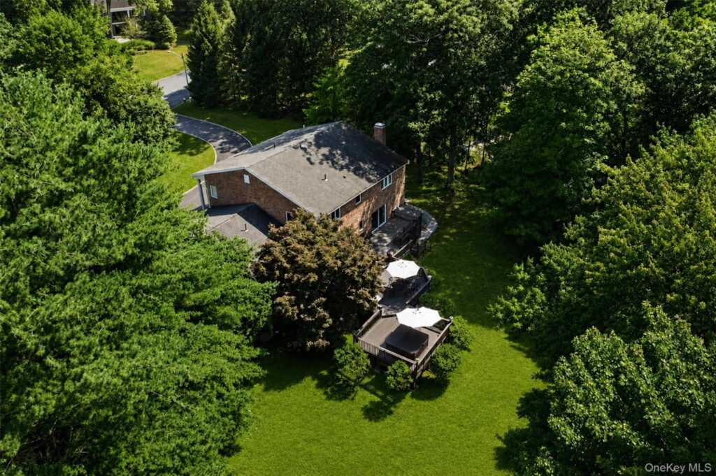 391 Pleasant Hill Drive, New City, NY 10956 - Photo 3 of 39