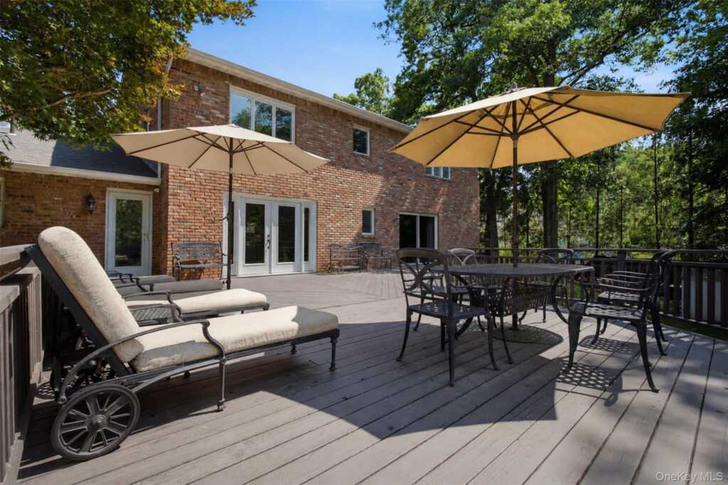 391 Pleasant Hill Drive, New City, NY 10956 - Photo 4 of 39