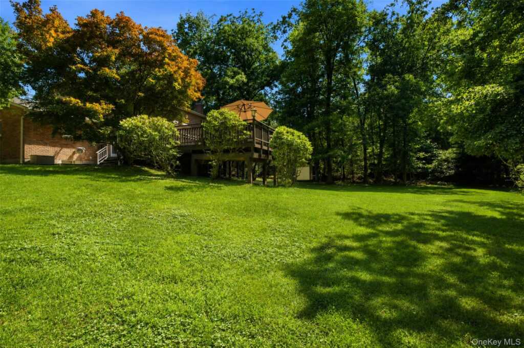 391 Pleasant Hill Drive, New City, NY 10956 - Photo 6 of 39