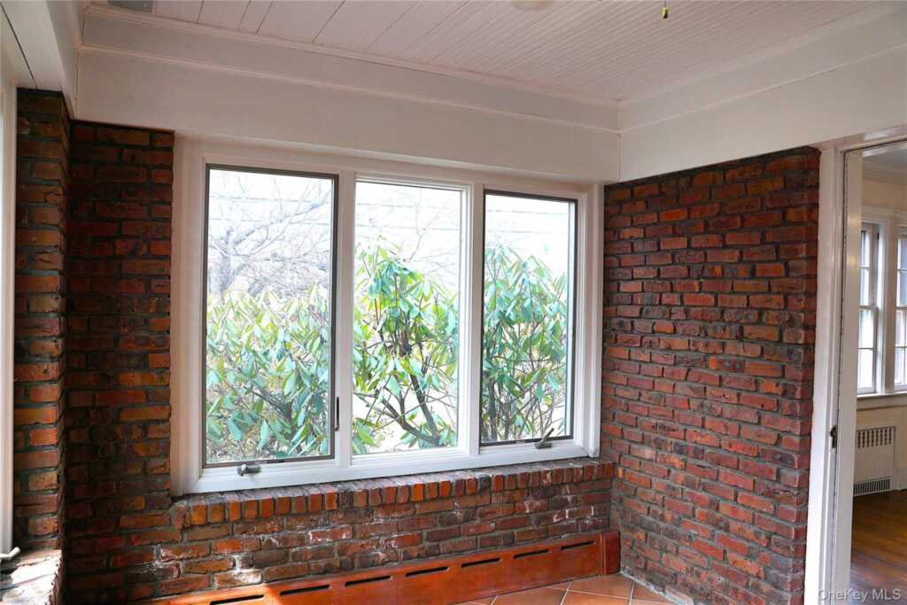 16 Bon Air Avenue, New Rochelle, NY 10804 - Photo 10 of 25