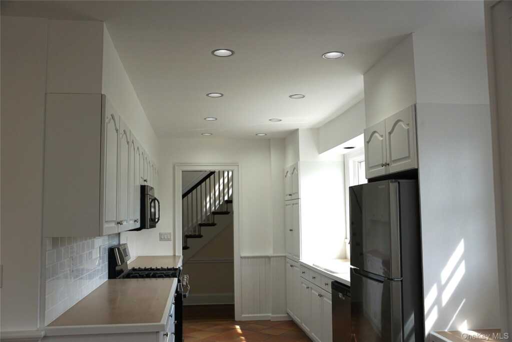 16 Bon Air Avenue, New Rochelle, NY 10804 - Photo 14 of 25