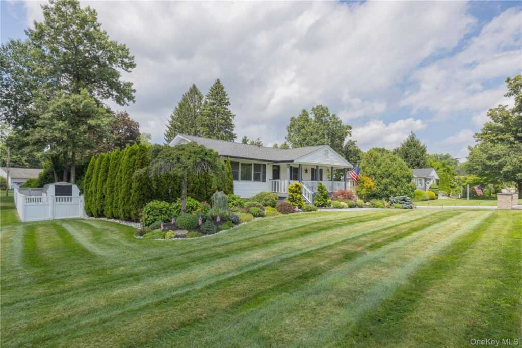 395 Ehrhardt Road, Pearl River, NY 10965 - Photo 2 of 34