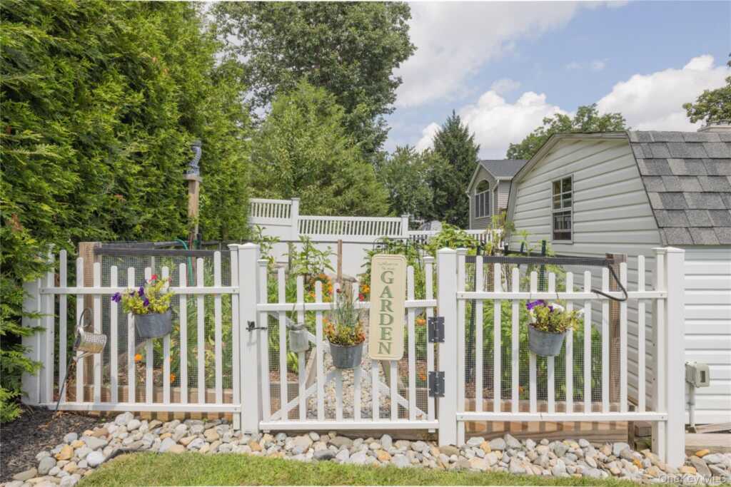 395 Ehrhardt Road, Pearl River, NY 10965 - Photo 25 of 34