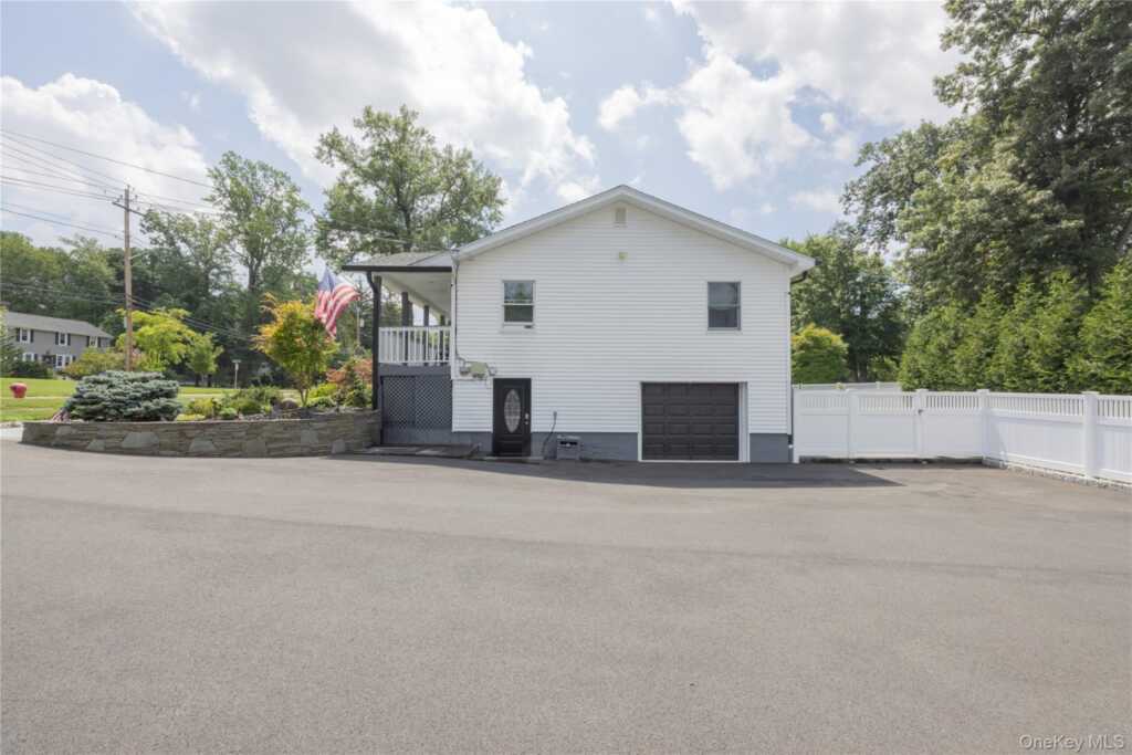 395 Ehrhardt Road, Pearl River, NY 10965 - Photo 26 of 34