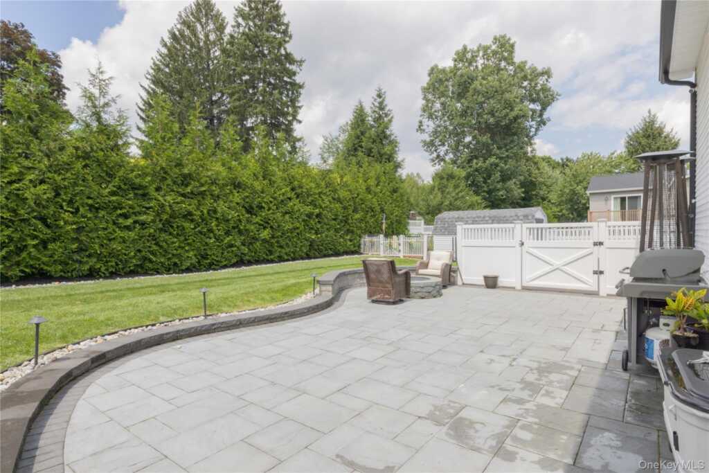 395 Ehrhardt Road, Pearl River, NY 10965 - Photo 27 of 34