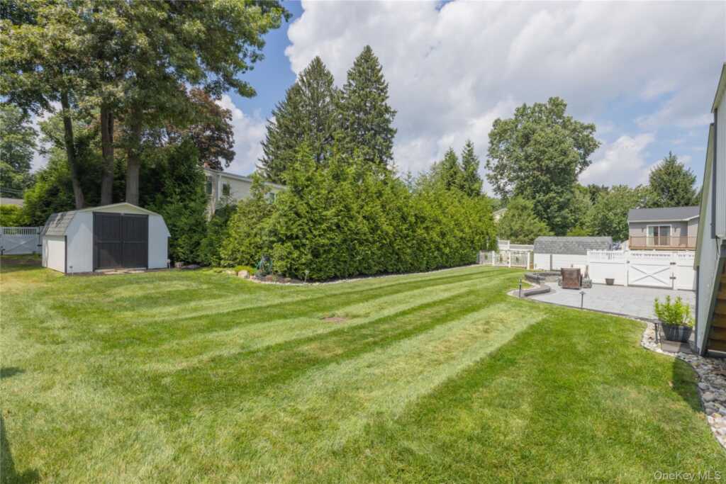 395 Ehrhardt Road, Pearl River, NY 10965 - Photo 32 of 34