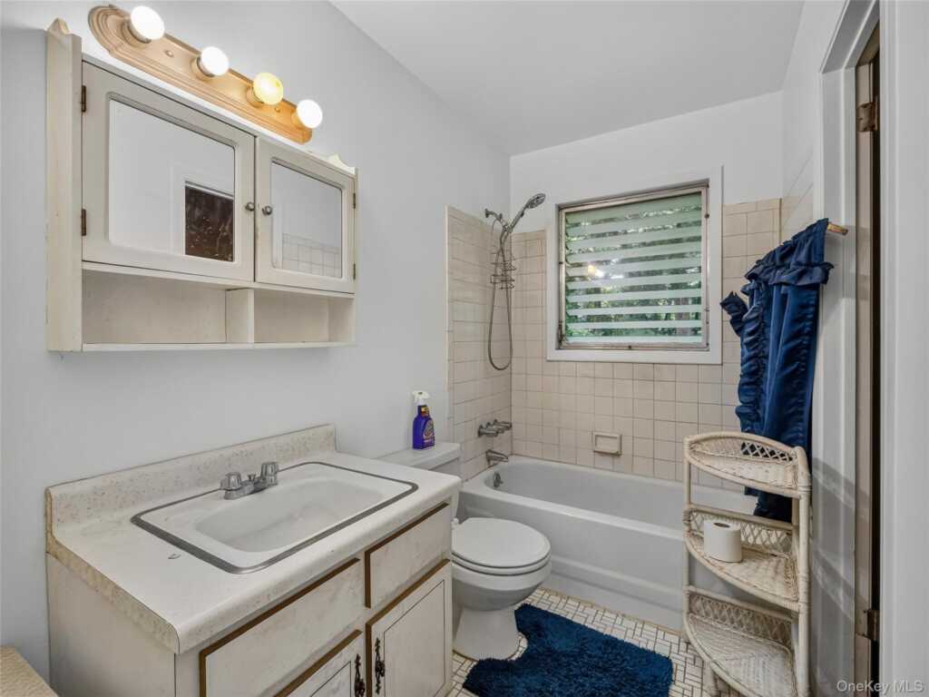 794 Brookridge Drive, Valley Cottage, NY 10989 - Photo 14 of 33
