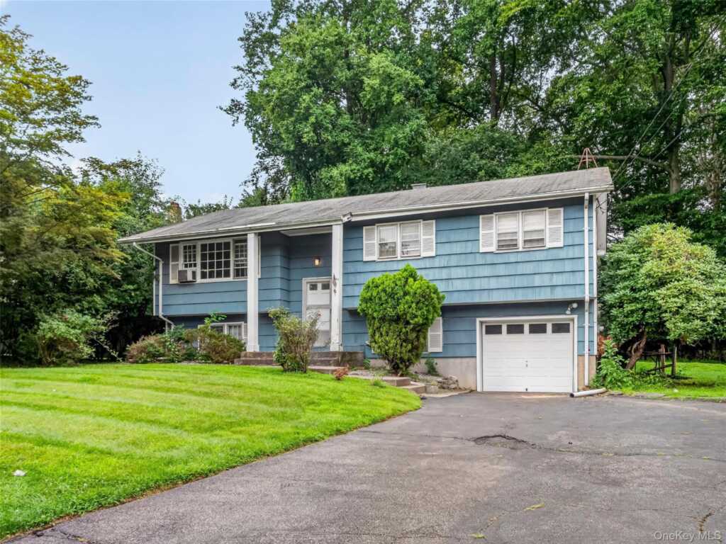 794 Brookridge Drive, Valley Cottage, NY 10989 - Photo 2 of 33