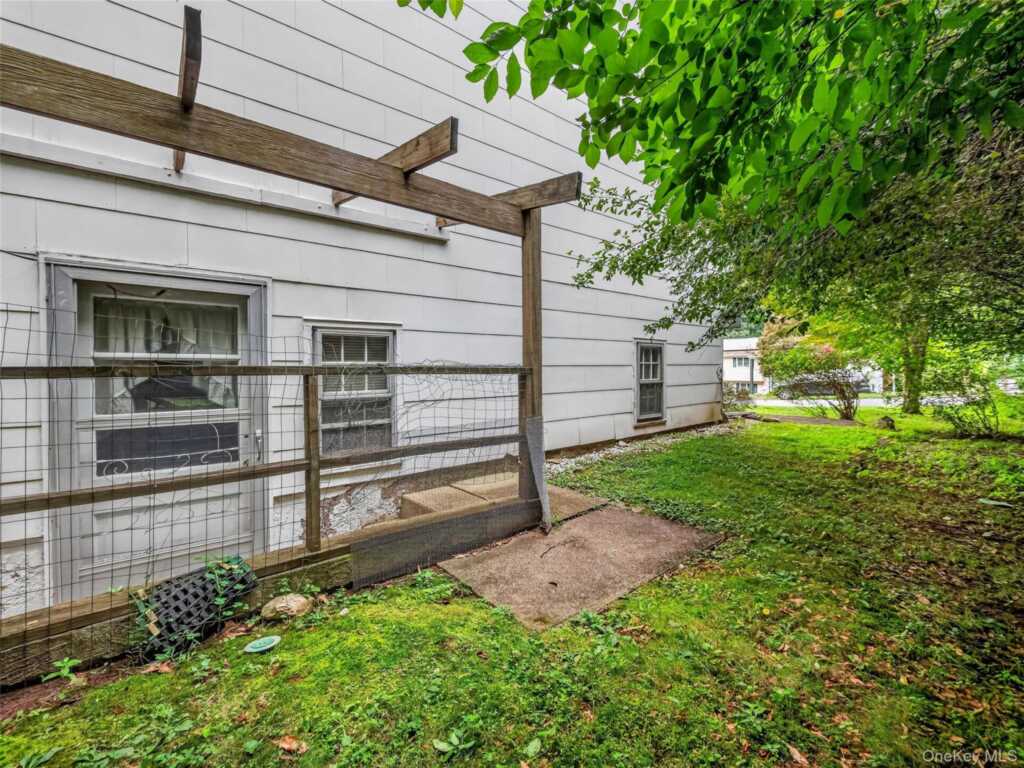 794 Brookridge Drive, Valley Cottage, NY 10989 - Photo 29 of 33