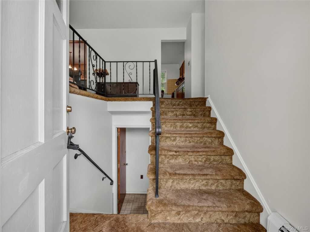 794 Brookridge Drive, Valley Cottage, NY 10989 - Photo 3 of 33
