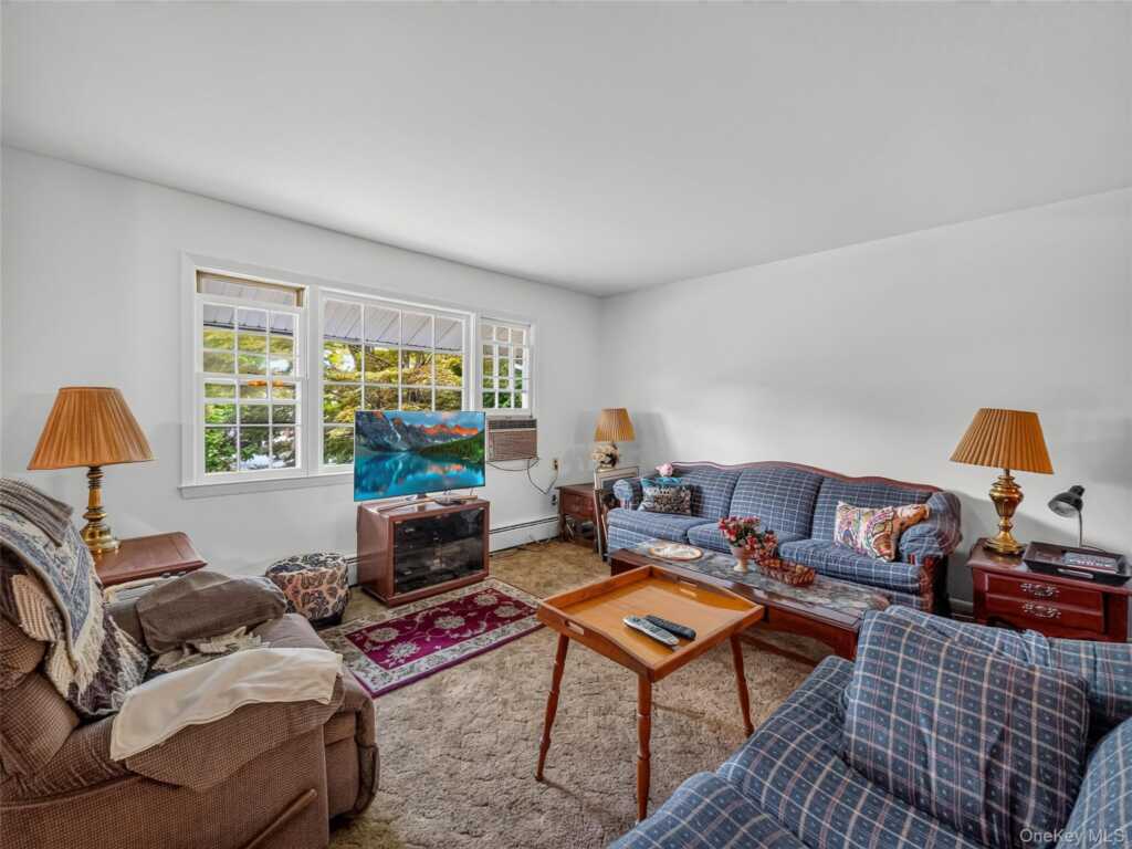 794 Brookridge Drive, Valley Cottage, NY 10989 - Photo 4 of 33