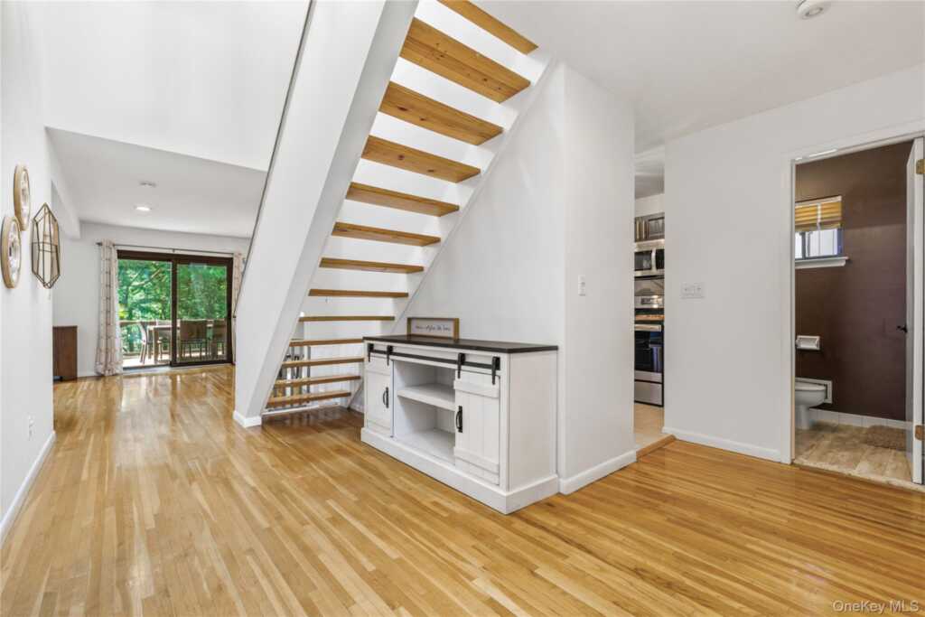 64 Talcott Road, Rye, NY 10573 - Photo 4 of 34