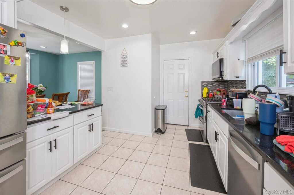 130 Smith Street, Rye, NY 10573 - Photo 12 of 30