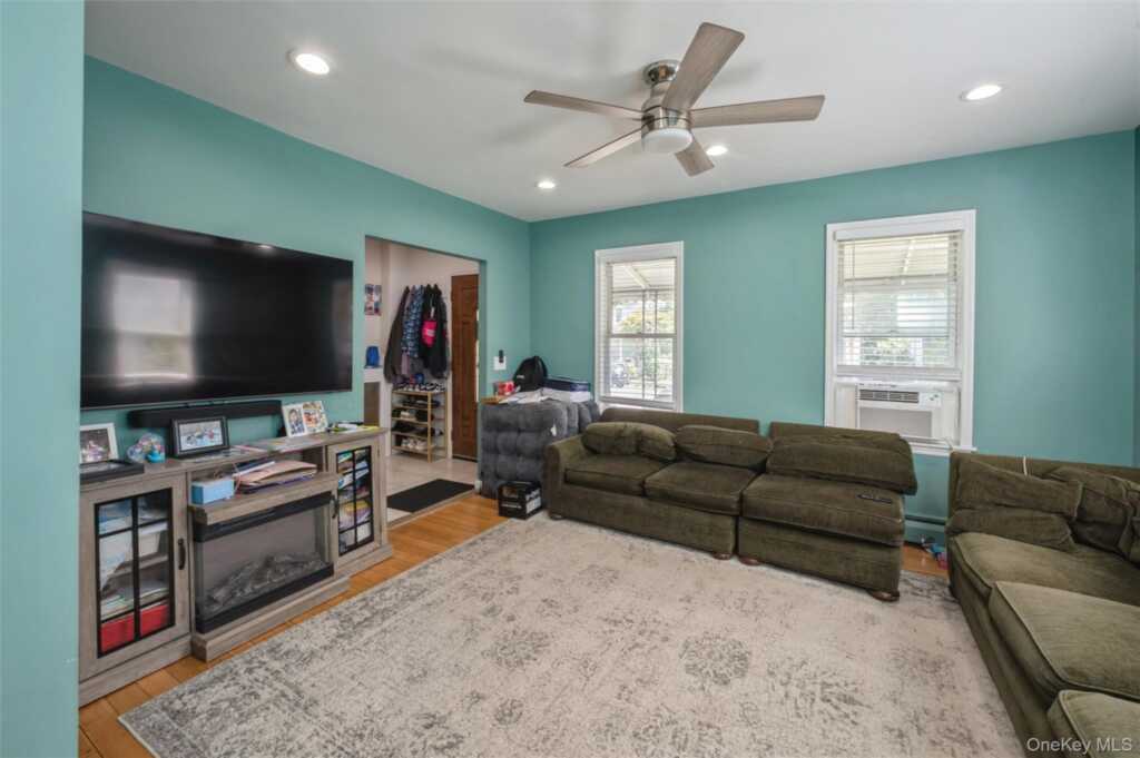 130 Smith Street, Rye, NY 10573 - Photo 6 of 30
